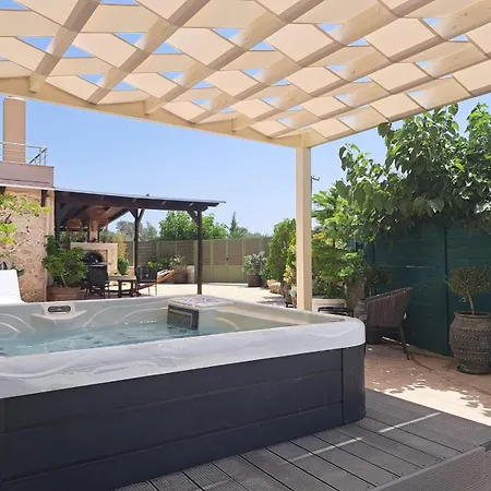 Chrisi's House With Jacuzzi Moírai